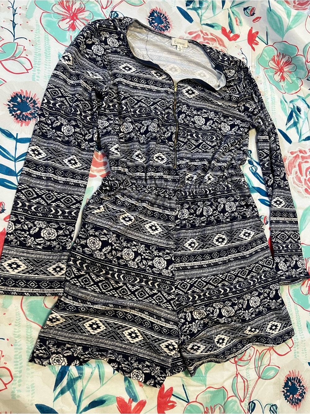 Women’s XL Navy and White Romper - Picture 1 of 3